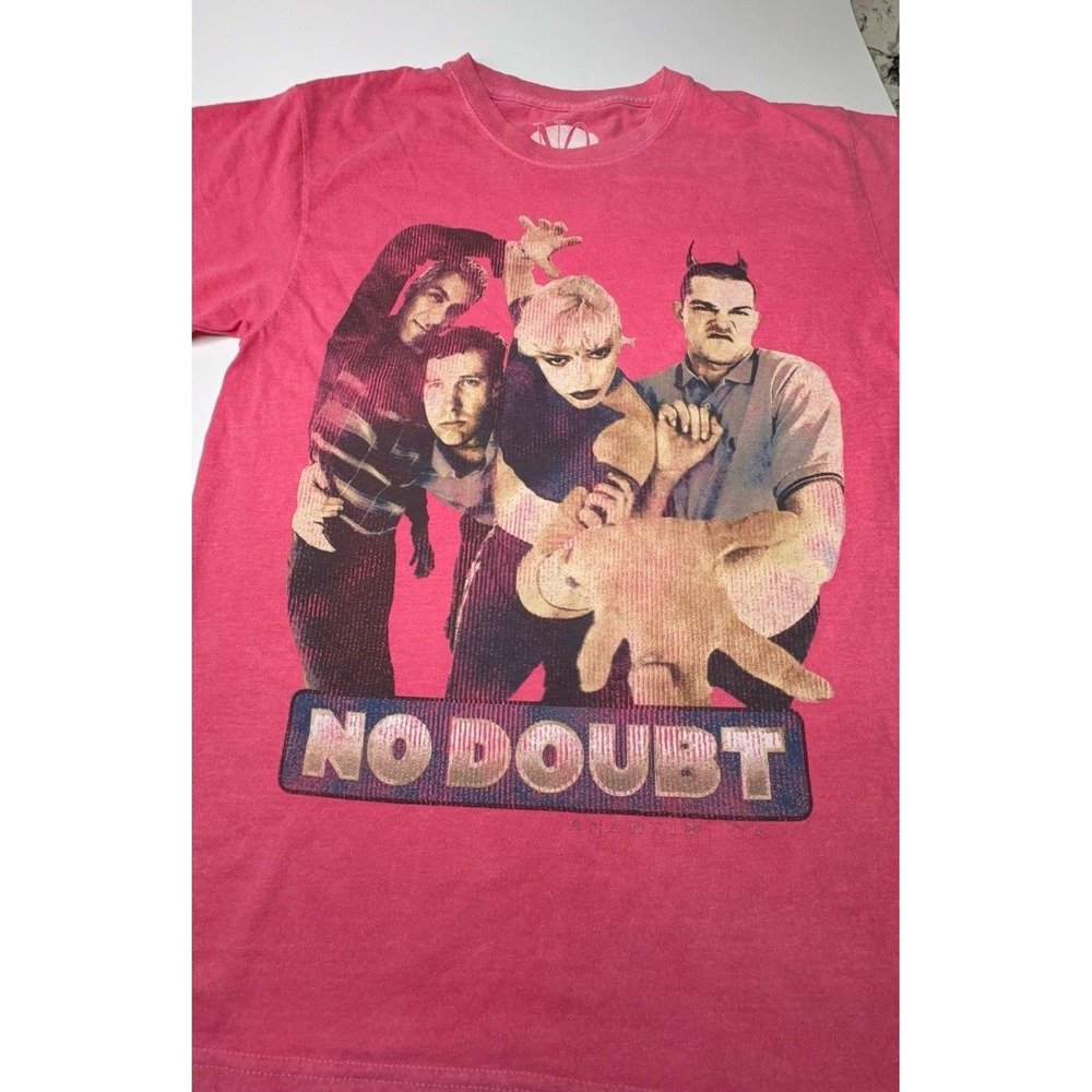 NWOT women's size SMALL/MEDIUM No Doubt band Tshirt.